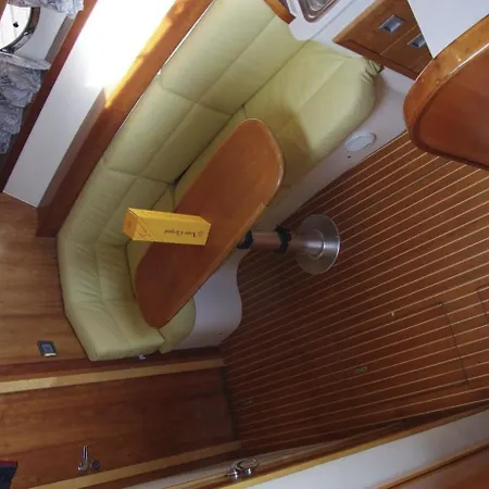 Francesca Two Boat ספינת מלון קסטל וולטורנו
