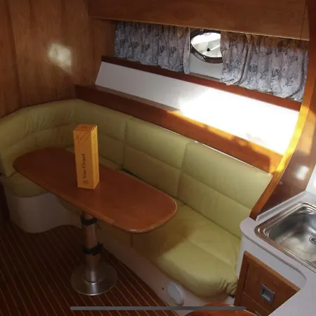 ספינת מלון Francesca Two Boat קסטל וולטורנו